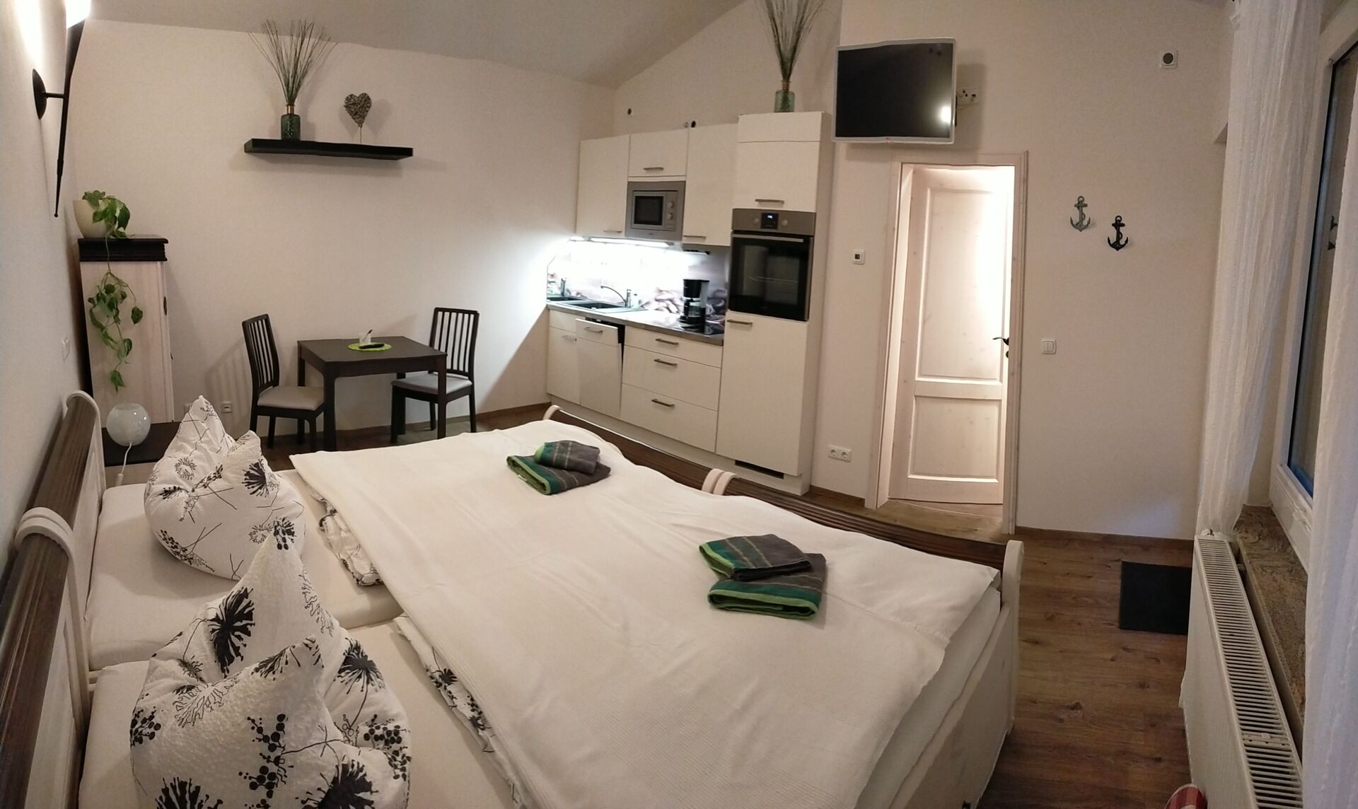 Doppelzimmer mit voll ausgestatteter Küche in Kamenz